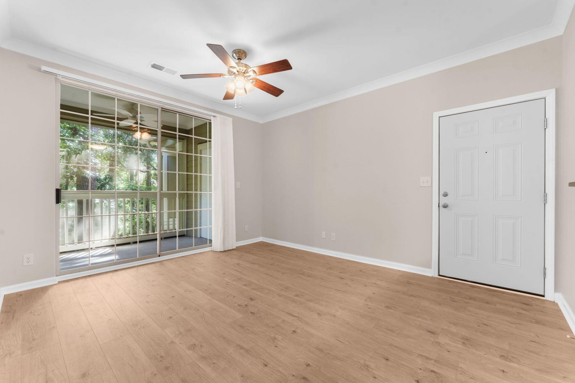 1600 Long Grove Drive Photo 12