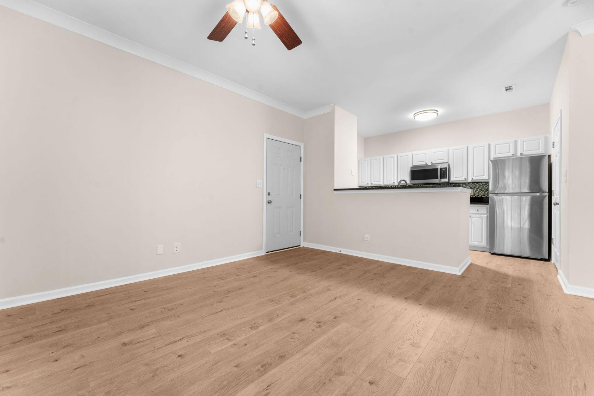 1600 Long Grove Drive Photo 13