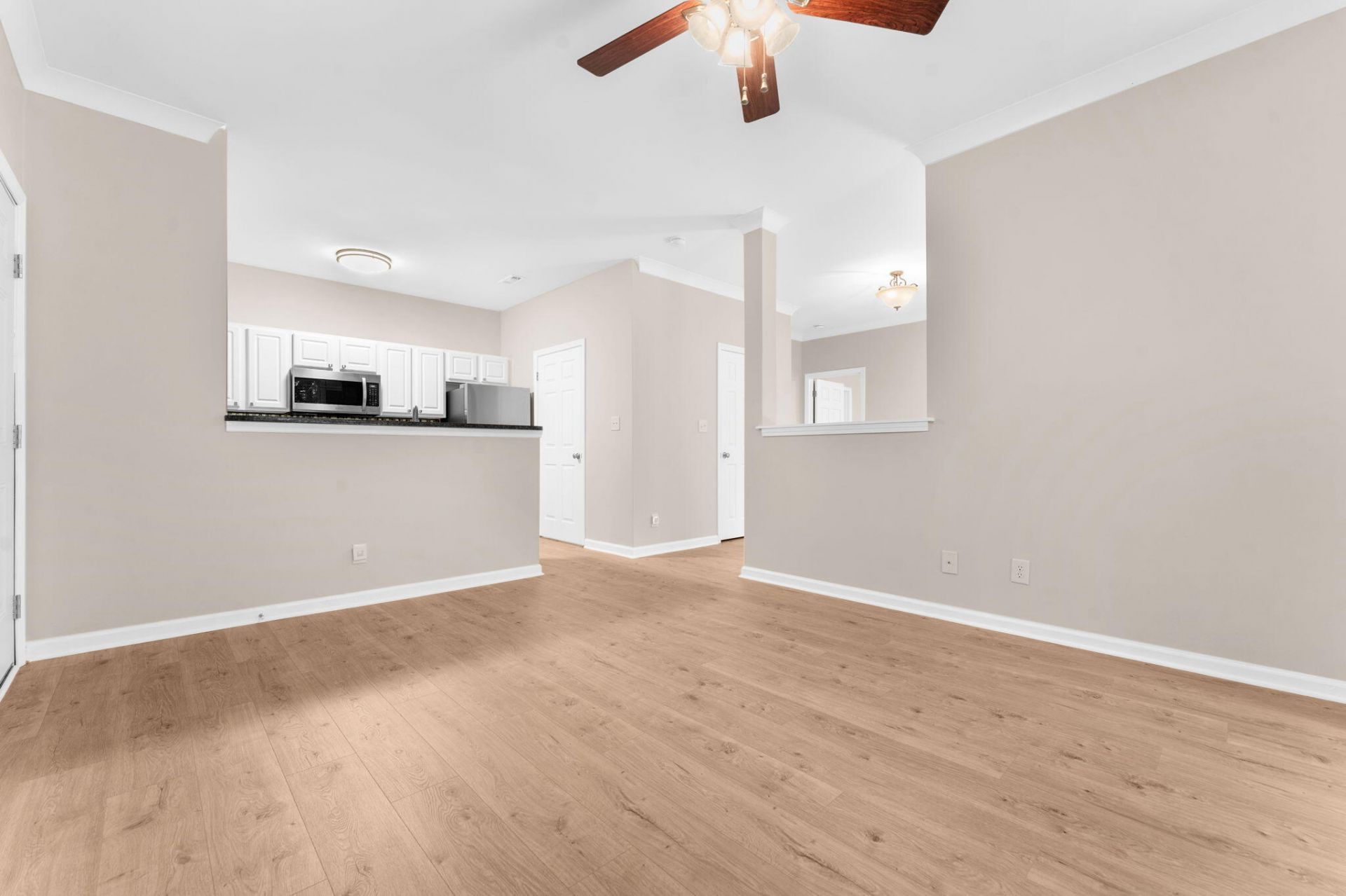 1600 Long Grove Drive Photo 14