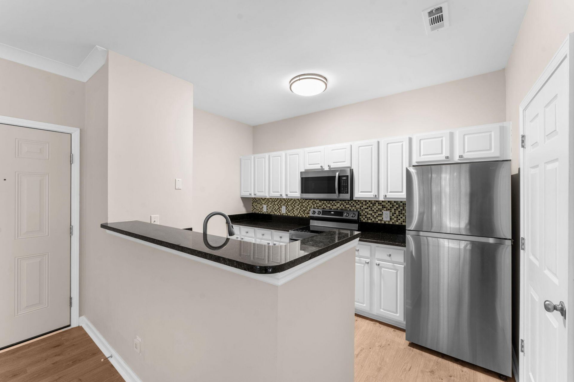 1600 Long Grove Drive Photo 15