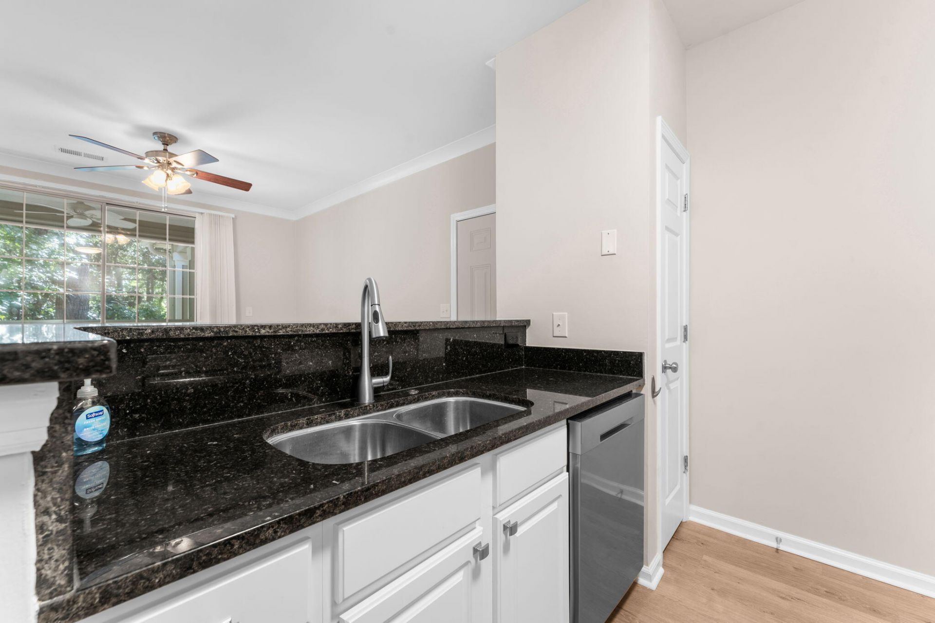 1600 Long Grove Drive Photo 16