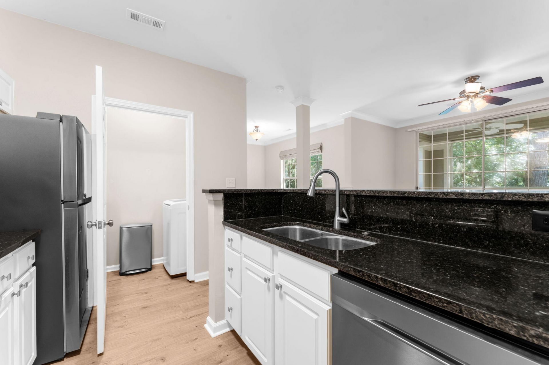 1600 Long Grove Drive Photo 18