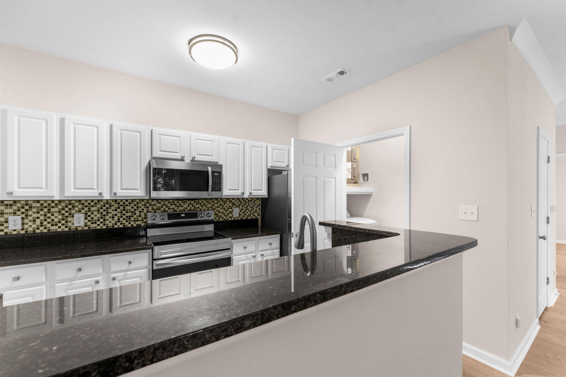 1600 Long Grove Drive Photo 19