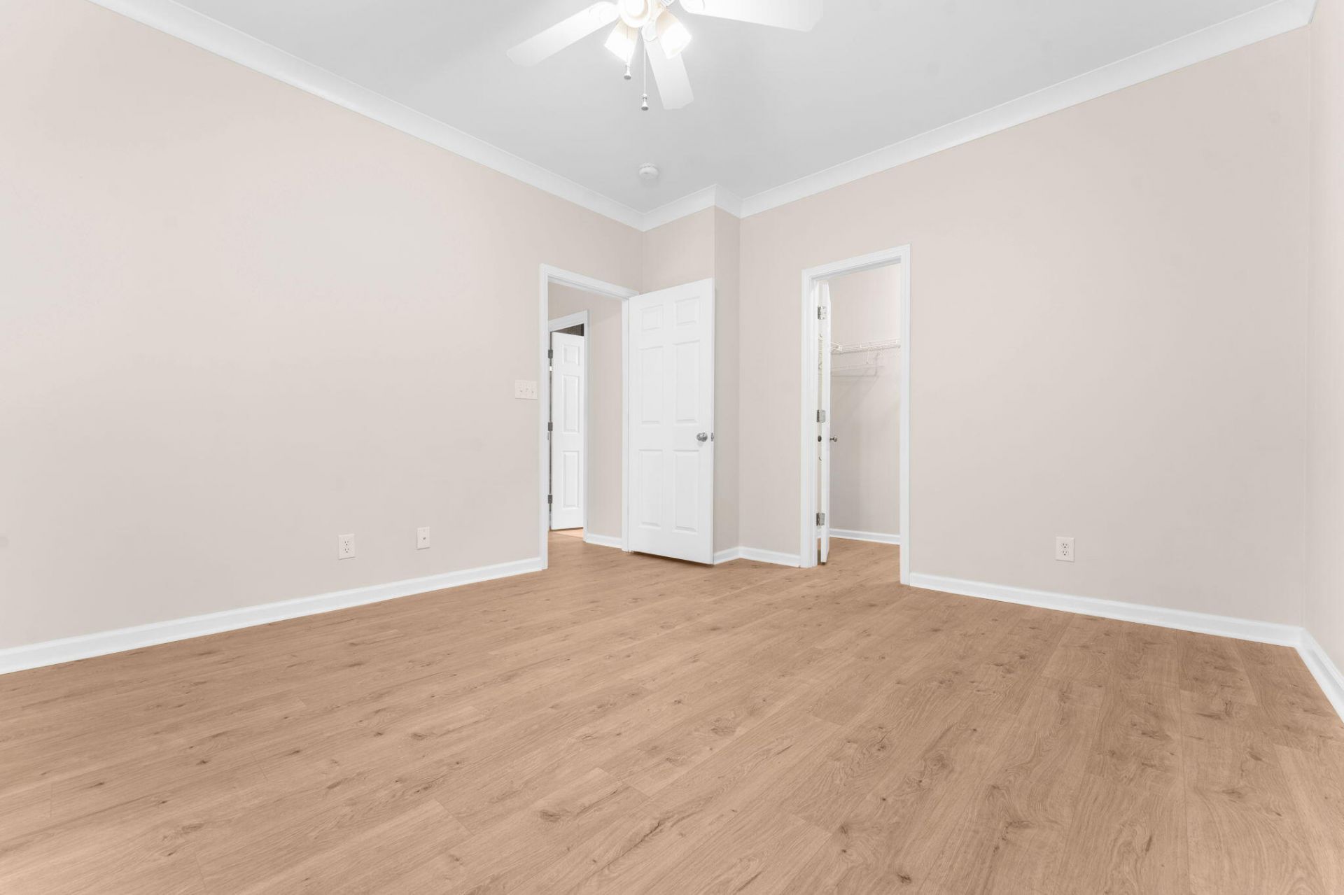 1600 Long Grove Drive Photo 23