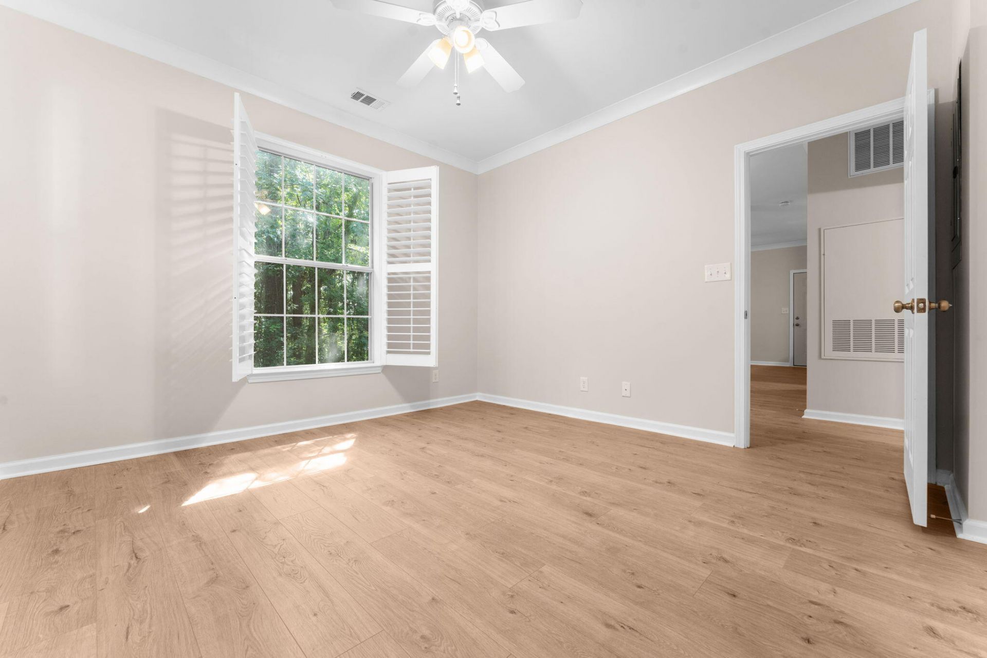1600 Long Grove Drive Photo 24