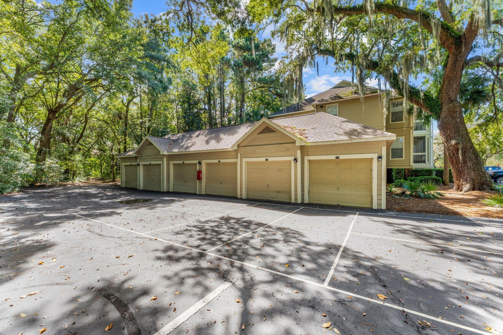 1600 Long Grove Drive Photo 32