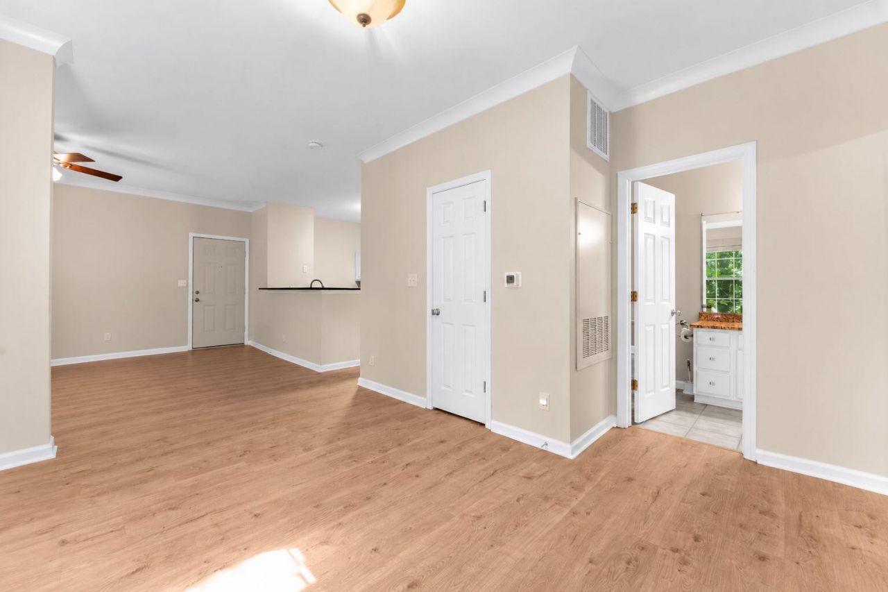 1600 Long Grove Drive Photo 5