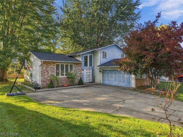 10060 Ridgewood Drive, Twinsburg, OH 44087