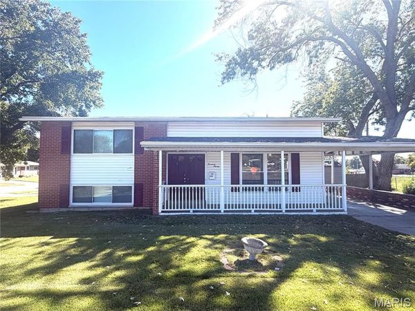 1490 Shackelford Road , Florissant, MO 63031