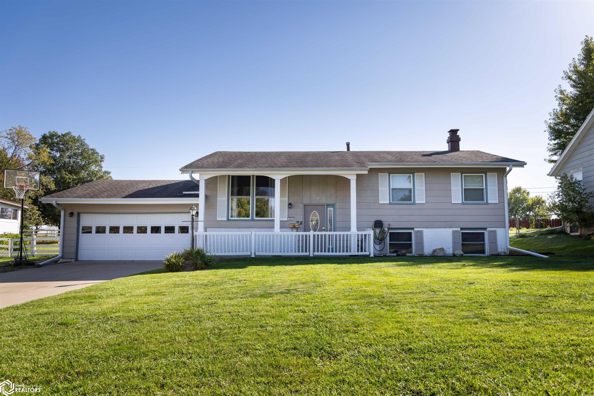 303 Newcastle Road, Marshalltown, IA 50158 Main Photo