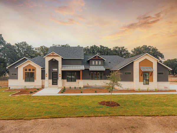 108 Bucks Lane, La Vernia, TX 78121