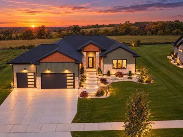 1813 Arbor Ridge Way, Janesville, WI 53548