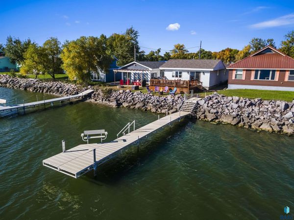 142 N Lake Dr, Castlewood, SD 57223