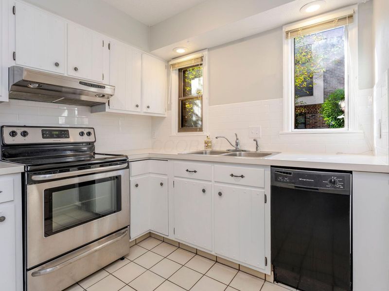 2806 Downing Way, Unit 37, Columbus, OH 43221 Photo 14