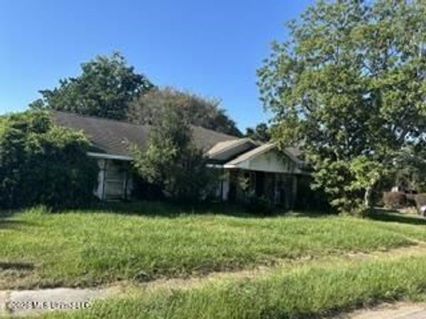 2 Palmer Place, Gulfport, MS 39507