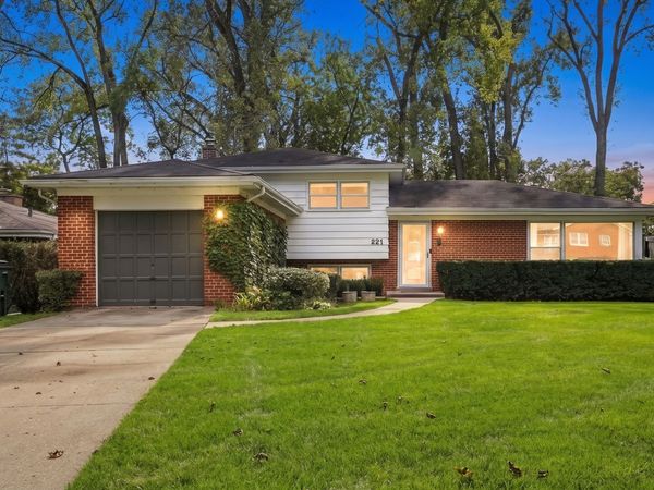 221 W Sheridan Place , Lake Bluff, IL 60044