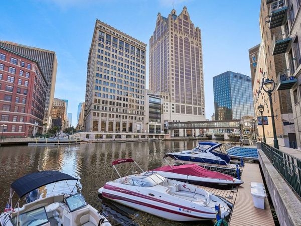 730 N Plankinton AVENUE, Unit 9B, Milwaukee, WI 53203
