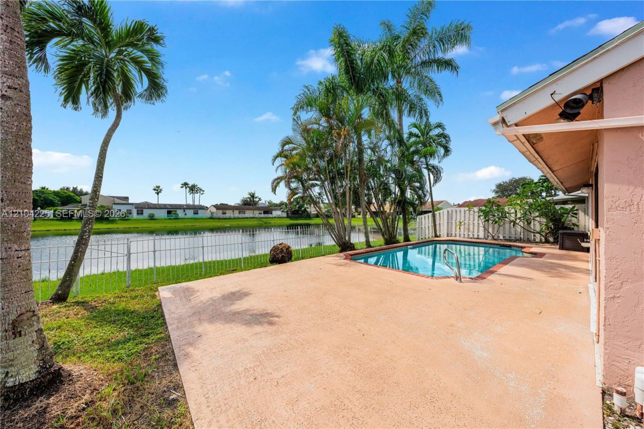 13740 Oak Ridge Dr , Davie, FL 33325 Photo
