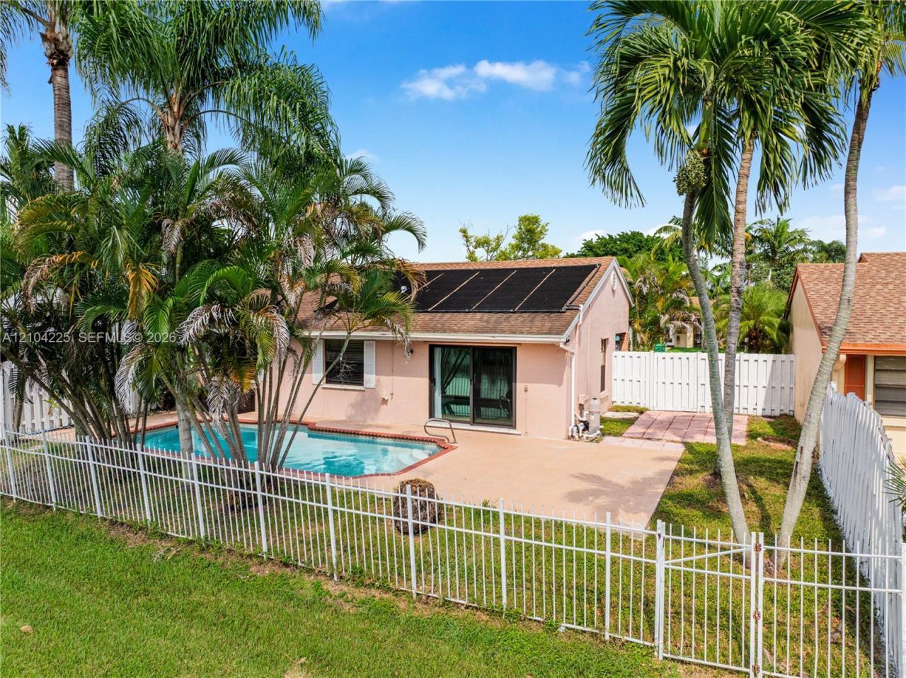 13740 Oak Ridge Dr , Davie, FL 33325 Photo