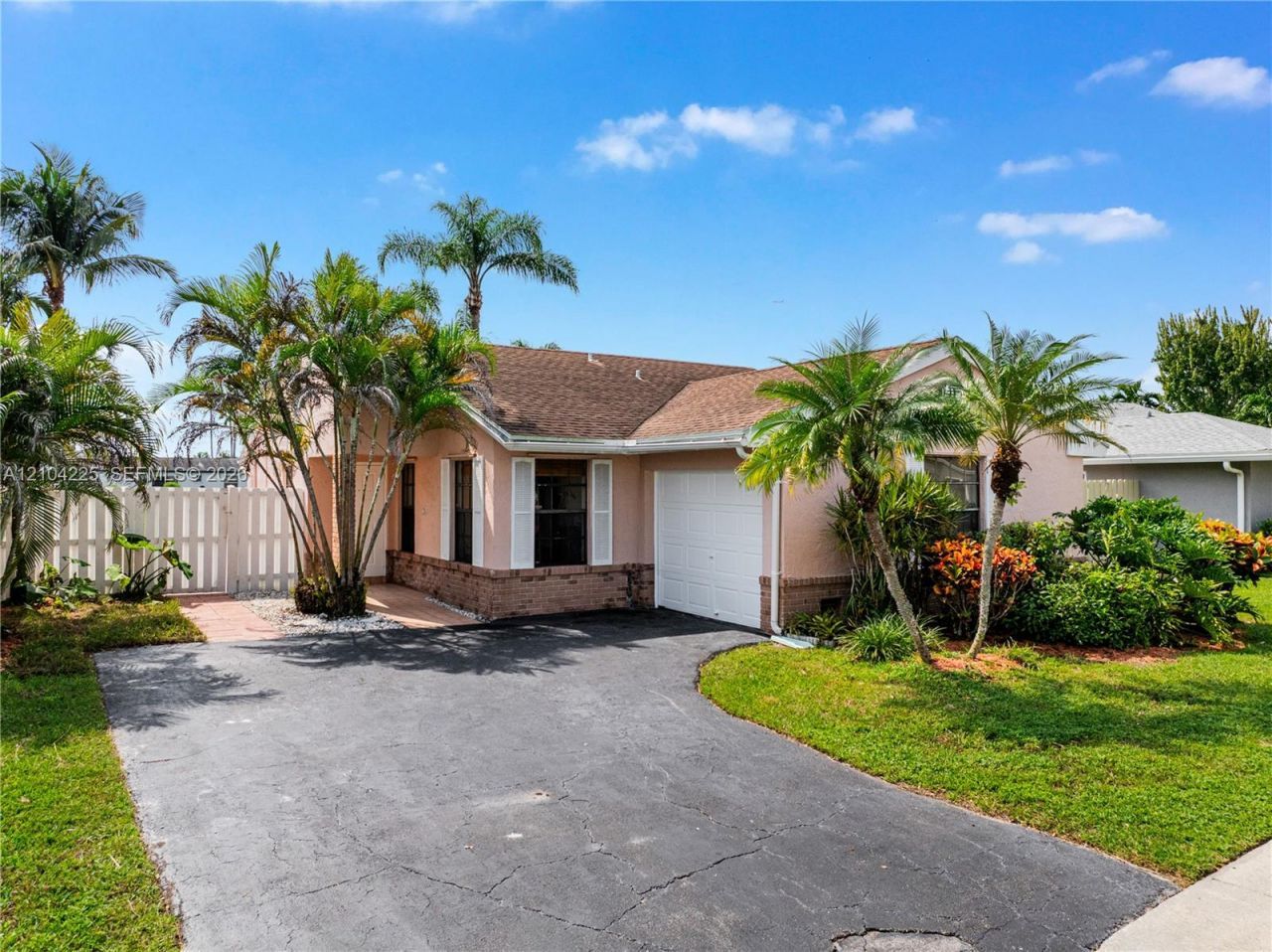 13740 Oak Ridge Dr , Davie, FL 33325 Photo