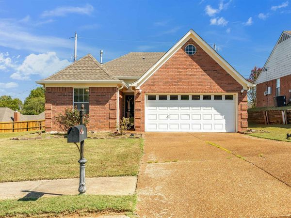 2210 STONE STREAM DR, Memphis, TN 38016