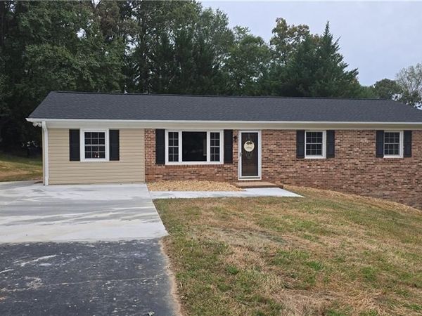 261 Dudley Avenue , Mount Airy, NC 27030
