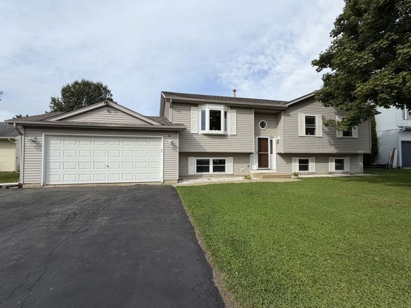 219 NEWPORT Trail , McHenry, IL 60050