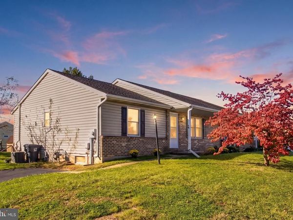 12 SYCAMORE LANE, HANOVER, PA 17331
