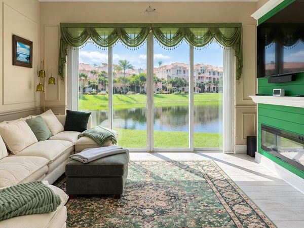 2 HARBOUR ISLE Drive E, Unit 101, Fort Pierce, FL 34949