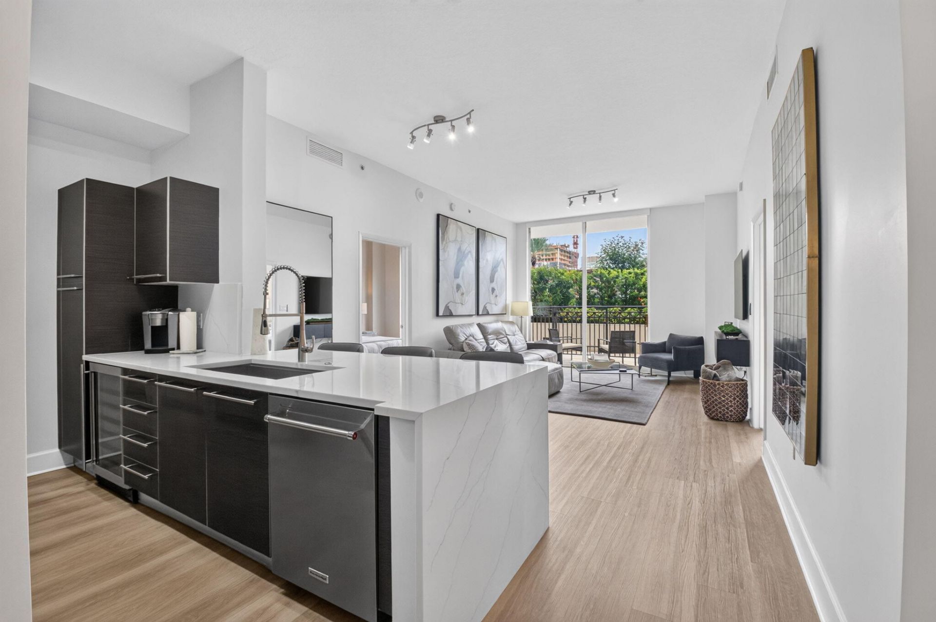 550 Okeechobee Boulevard, Unit 919, West Palm Beach, FL 33401 Main Photo
