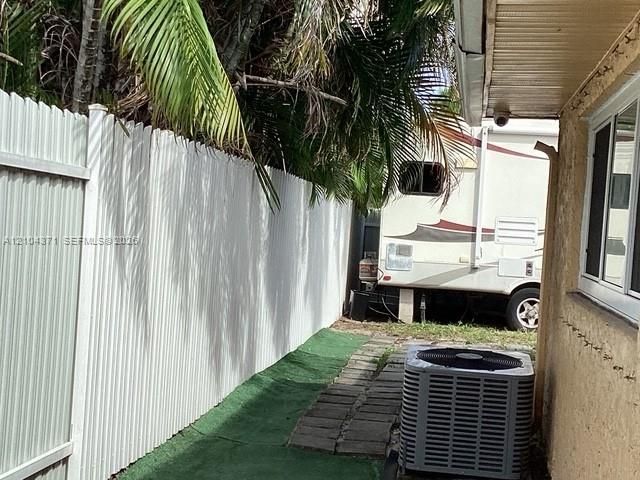 2101 N 57th Ter , Hollywood, FL 33021 Photo