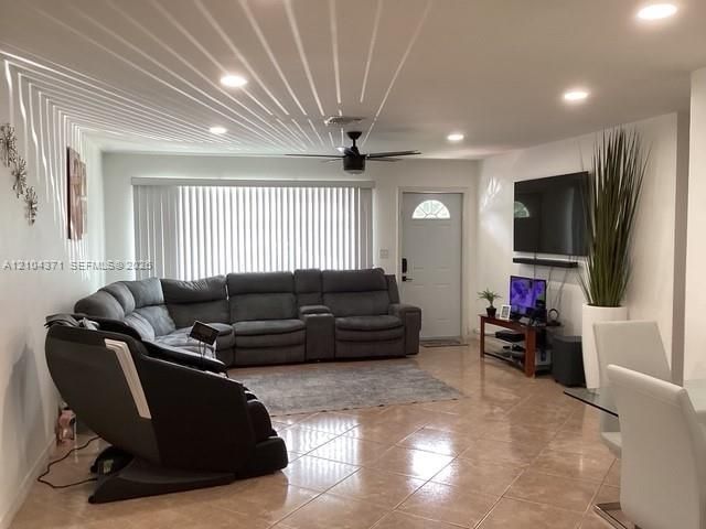2101 N 57th Ter , Hollywood, FL 33021 Photo