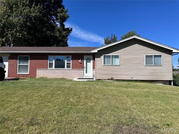 8453 Falmouth Drive, Ferguson, MO 63121