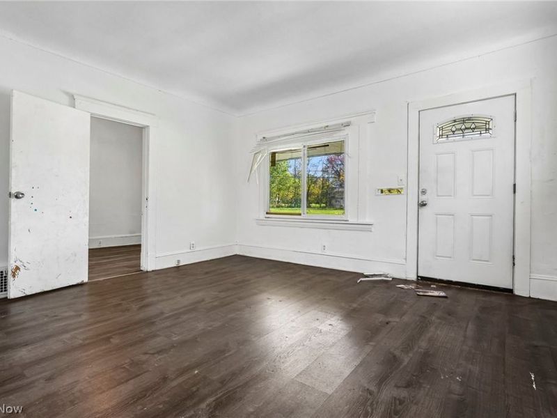 9523 Aetna Road, Cleveland, OH 44105 Photo 2
