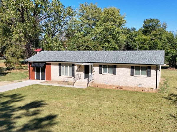 209 Country Club Ln , Bolivar, TN 38008