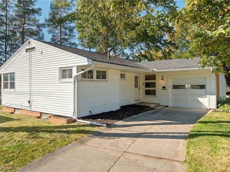 1908 Valley Road, Cuyahoga Falls, OH 44223 Photo 1