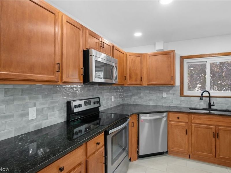 1908 Valley Road, Cuyahoga Falls, OH 44223 Photo 12