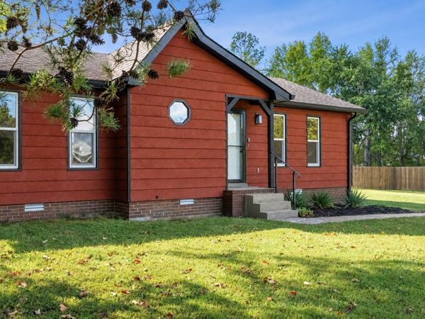 103 Ravenwood Cir, Dickson, TN 37055