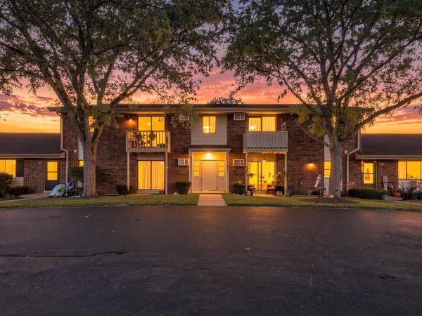 637 Westridge DRIVE, Unit 8, West Bend, WI 53095