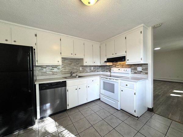 271 Humphrey Street, Unit H10, Lowell, MA 01850