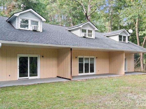 487 N Country Club Drive , Cullowhee, NC 28723