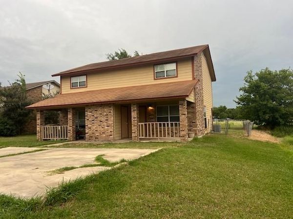 908 Guadalupe ST, Unit B, Lockhart, TX 78644