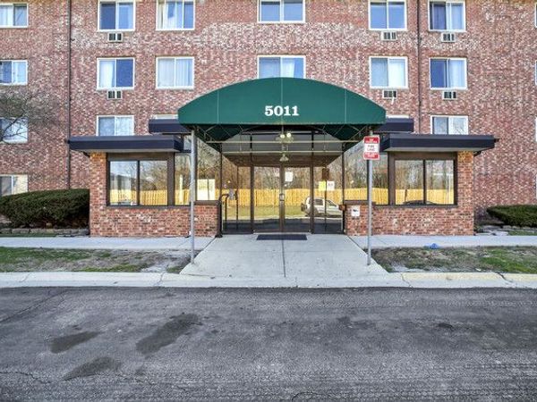5011 VALLEY Lane, Unit 304, Streamwood, IL 60107