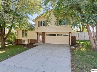 2405 Hogantown Drive, Bellevue, NE 68123