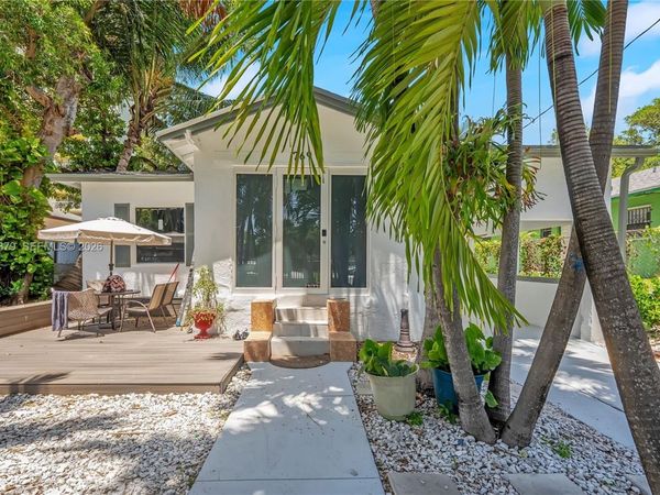 769 NW 10th St , Miami, FL 33136