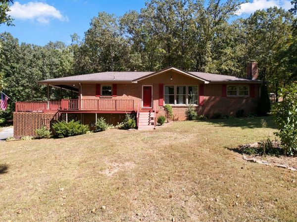 105 Baker St , Burns, TN 37029