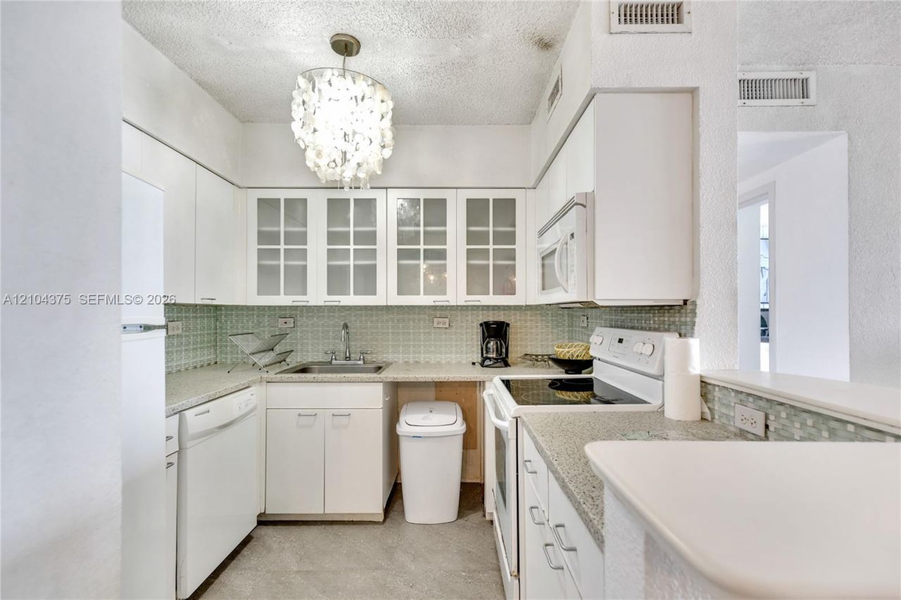 1500 Bay Rd , Unit 830S, Miami Beach, FL 33139 Photo