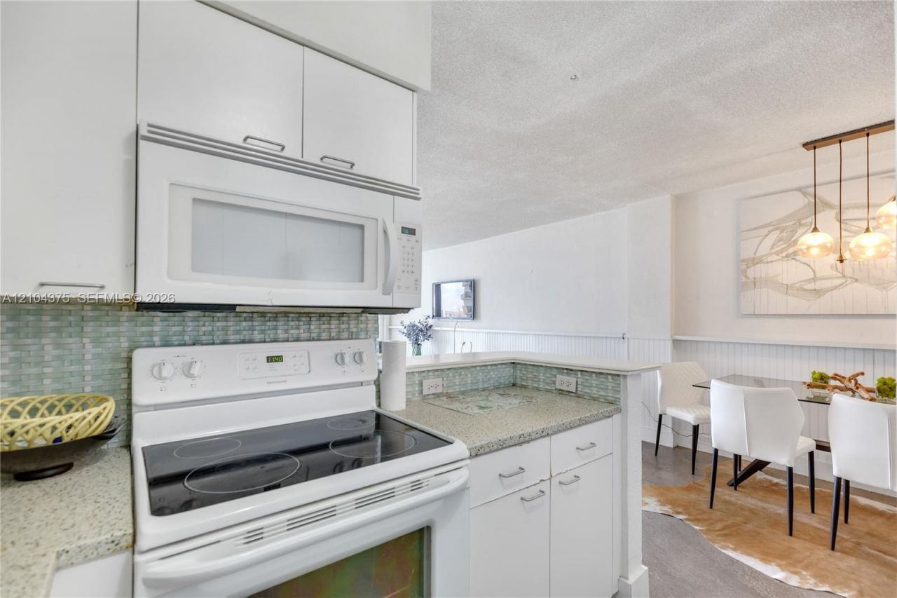 1500 Bay Rd , Unit 830S, Miami Beach, FL 33139 Photo