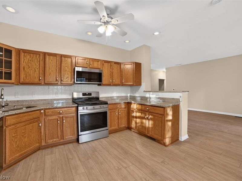 8693 Alexandra Drive, Unit 4A, North Royalton, OH 44133 Photo 8