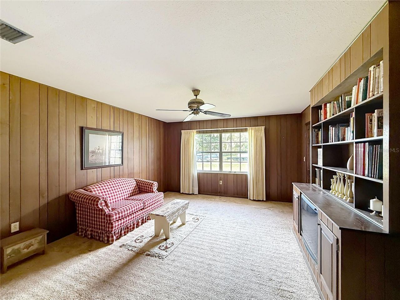 8038 Spring Drive , Yalaha, FL 34797 Photo